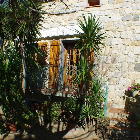 , Maison De Avec Exterieur Et Terrasse Fleurie Meuble Tourisme 3 Etoiles 펜션 *