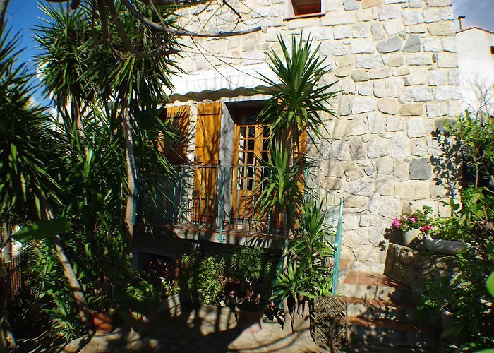 , Maison De Avec Exterieur Et Terrasse Fleurie Meuble Tourisme 3 Etoiles Feriehus *