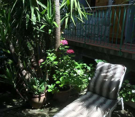 , Maison De Avec Exterieur Et Terrasse Fleurie Meuble Tourisme 3 Etoiles